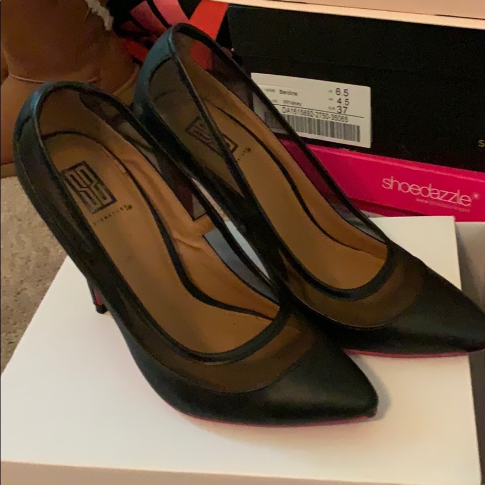 Black pink soles pumps